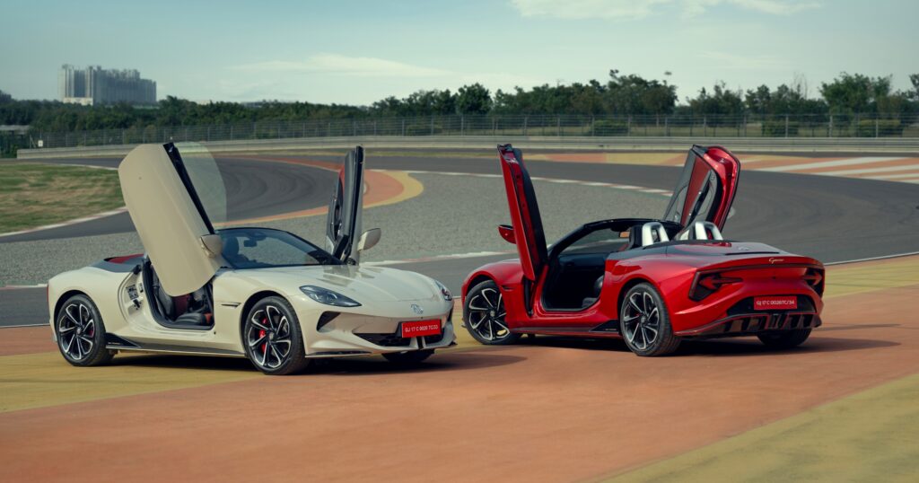 MG Cyberster car scissor doors like Lamborghini