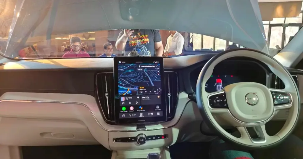 Volvo XC60 2025 dashboard